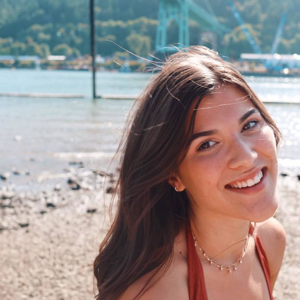 Meet your Posher, Olivia